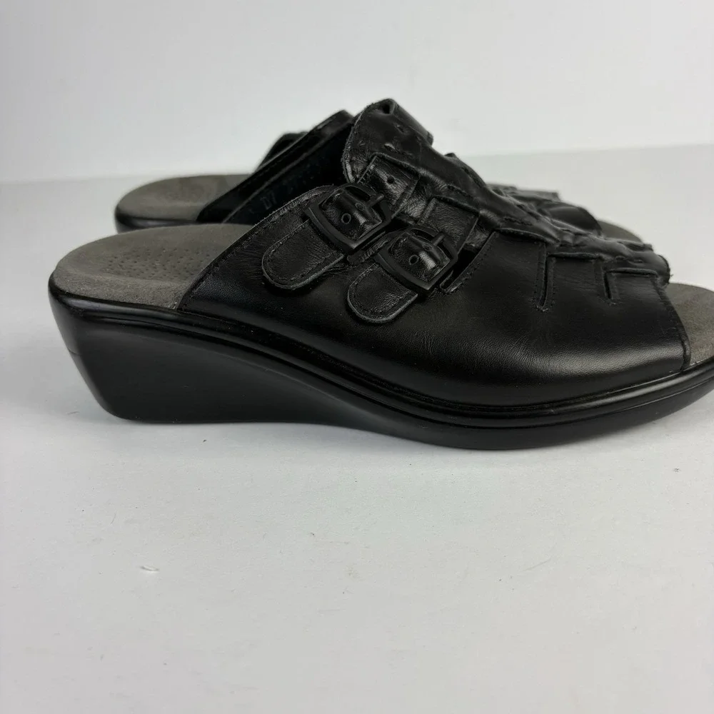 SAS Tripod Comfort Black Leather Slip On Sandals Size 6.5 W